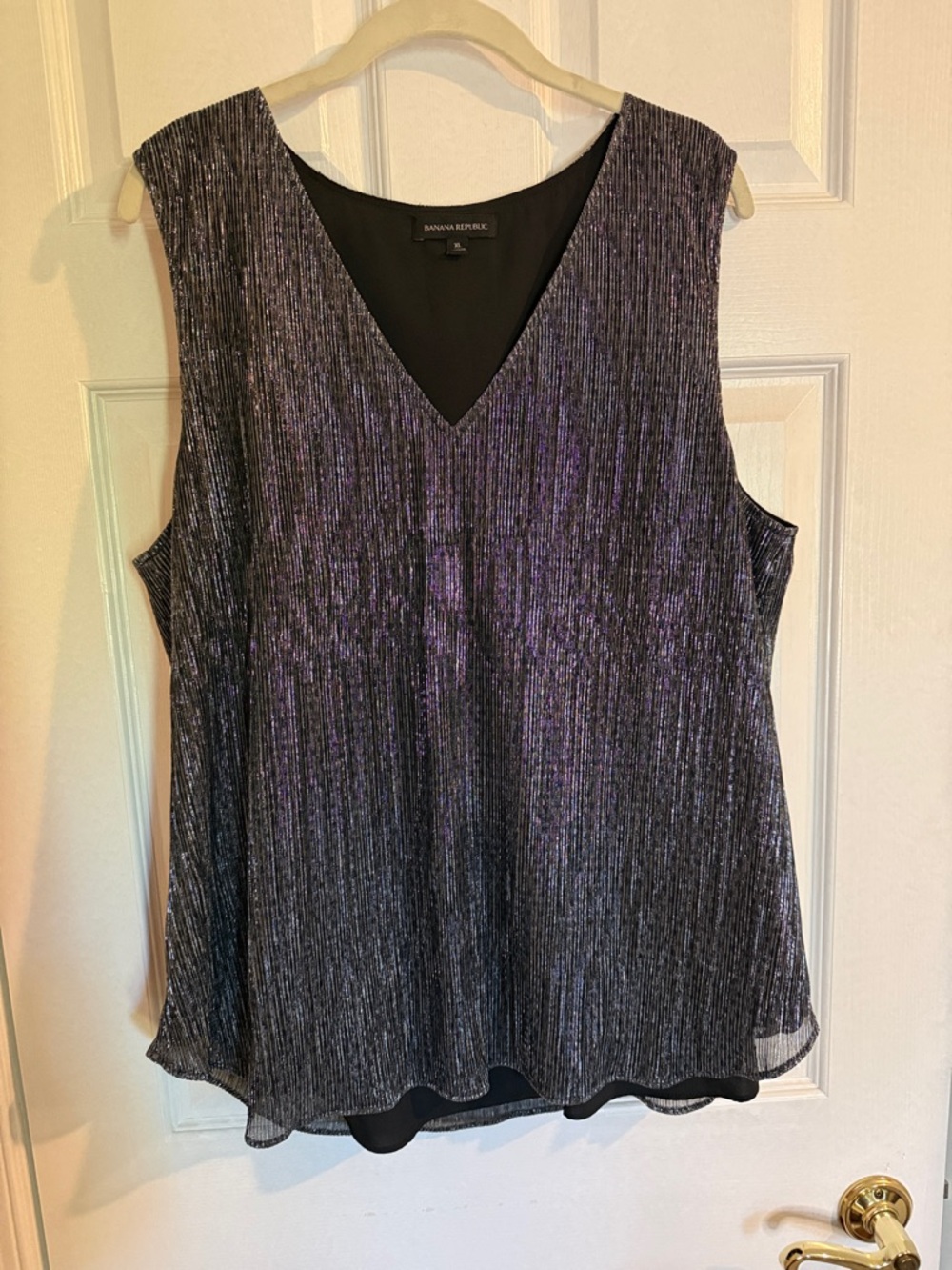 Banana Republic Black Sleeveless V-Neck tank with Silver Metallic Sheen - XL